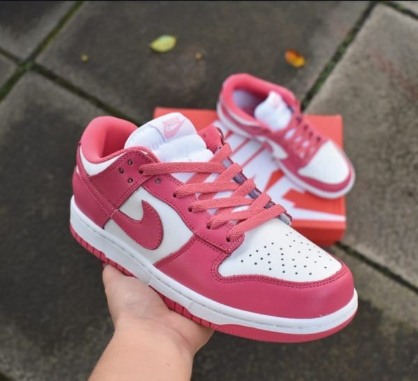 NIKE SB DUNK LOW PINK - Image 2