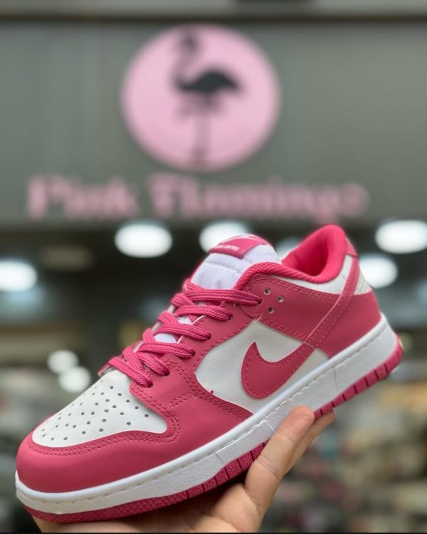 NIKE SB DUNK LOW PINK - Image 5
